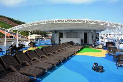 Cruise ship desk, photo by Crucemundo website
