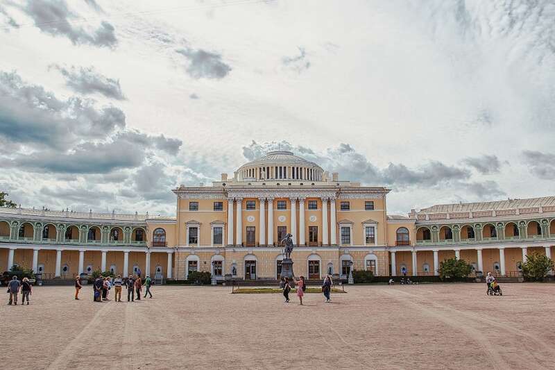 Pavlovsk, Russia
Photo by Elena Nechiporenko website Pixabay 