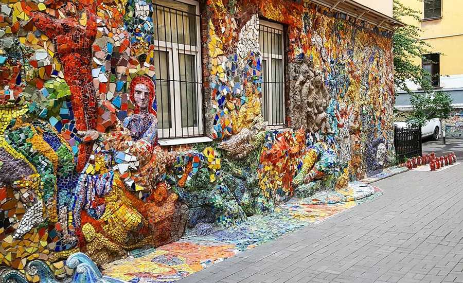 Non-Touristy Things - Mosaic Courtyard 